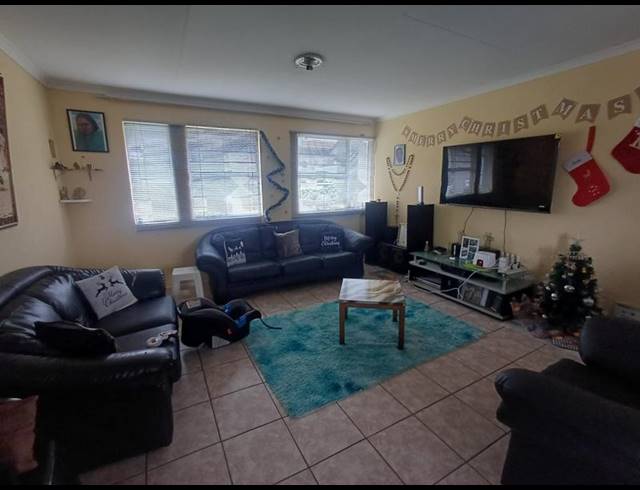 2 BEDROOM TOWNHOUSE FOR SALE IN RIDGEWAY